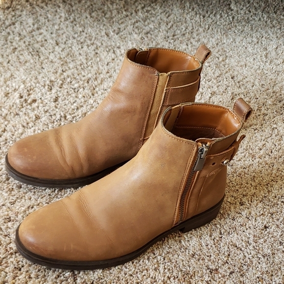 Clarks Tan Leather Ankle Boots - Picture 1 of 6